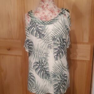 Ladies sleeveless top By Design size XL green and white EUC